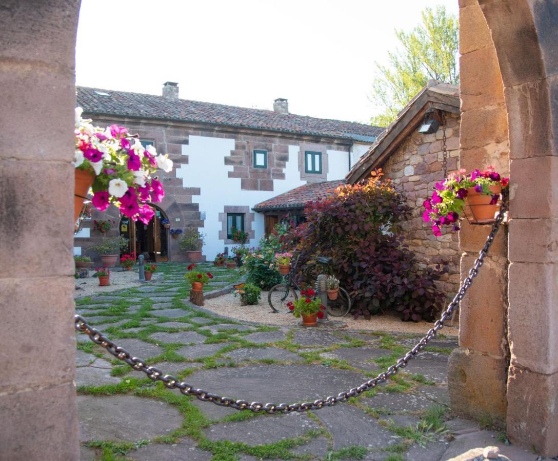 Hotel La Casona De Barrio, Alto Campoo Barrio  Extérieur photo